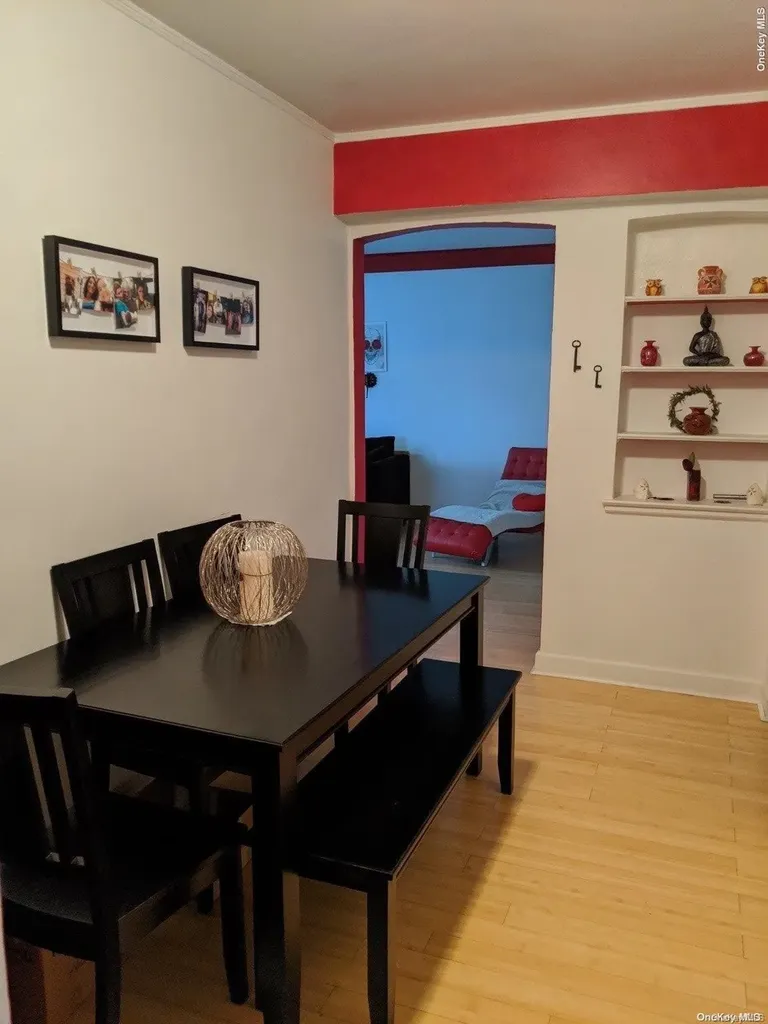 22-27 76 East Elmhurst NY 11370