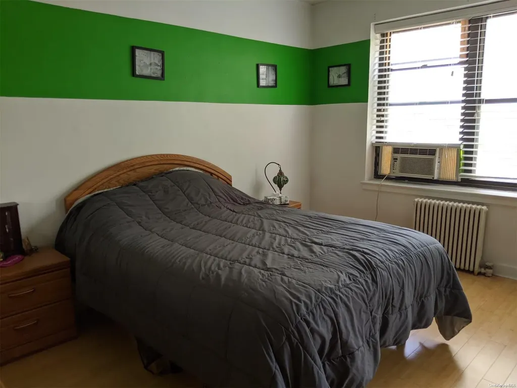 22-27 76 East Elmhurst NY 11370