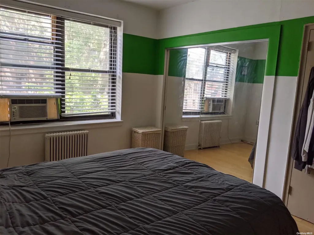 22-27 76 East Elmhurst NY 11370