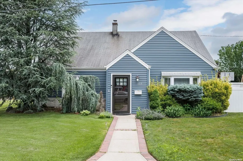 511 Maple Avenue Uniondale NY 11553