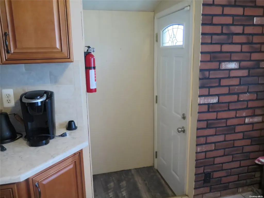 8 W Pine Street Islip NY 11751