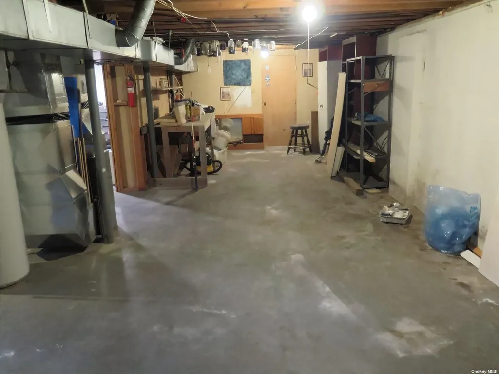 8 W Pine Street Islip NY 11751