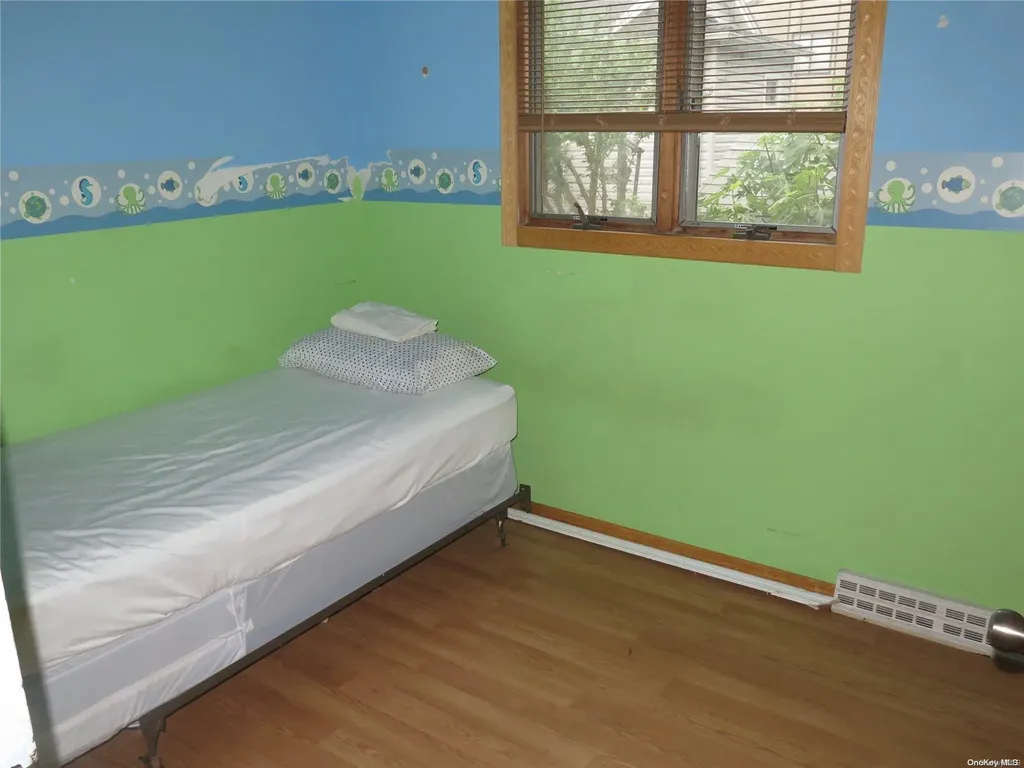 8 W Pine Street Islip NY 11751
