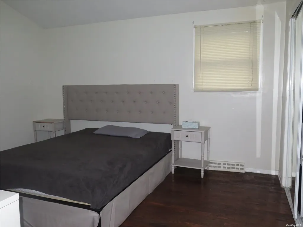 8 W Pine Street Islip NY 11751