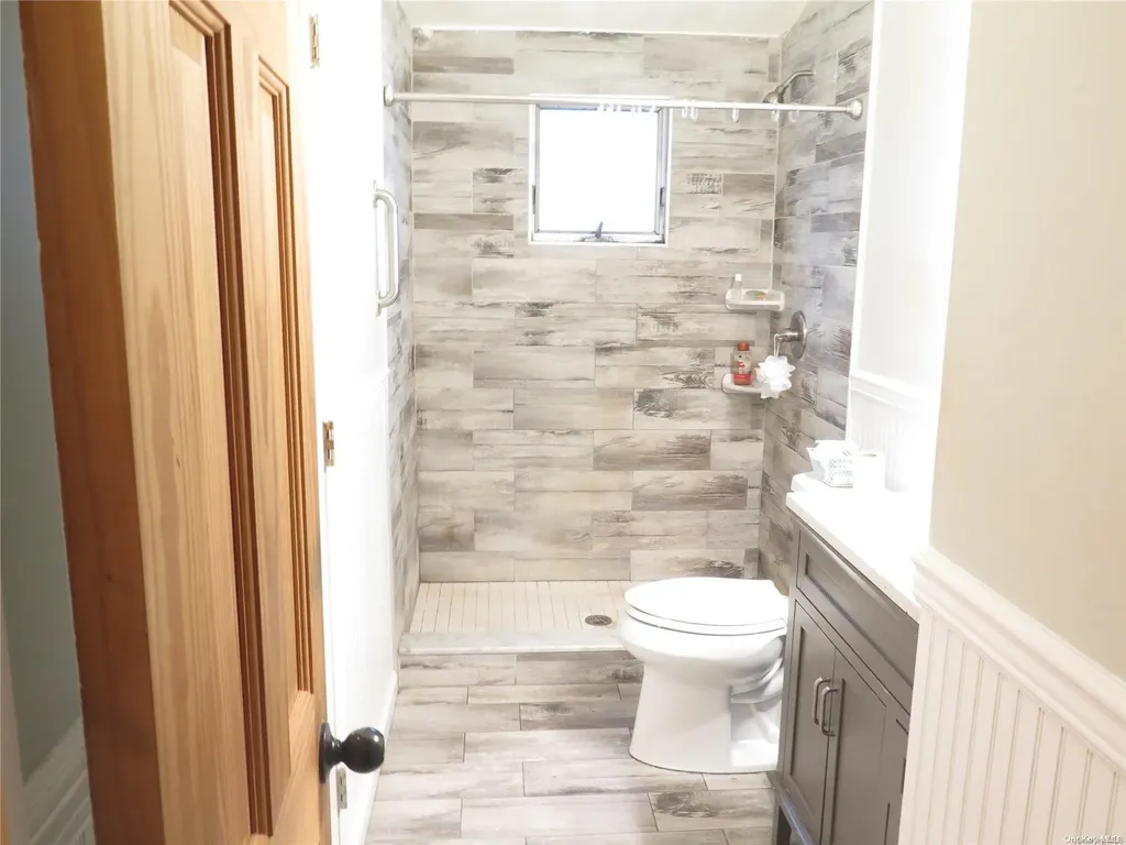 8 W Pine Street Islip NY 11751
