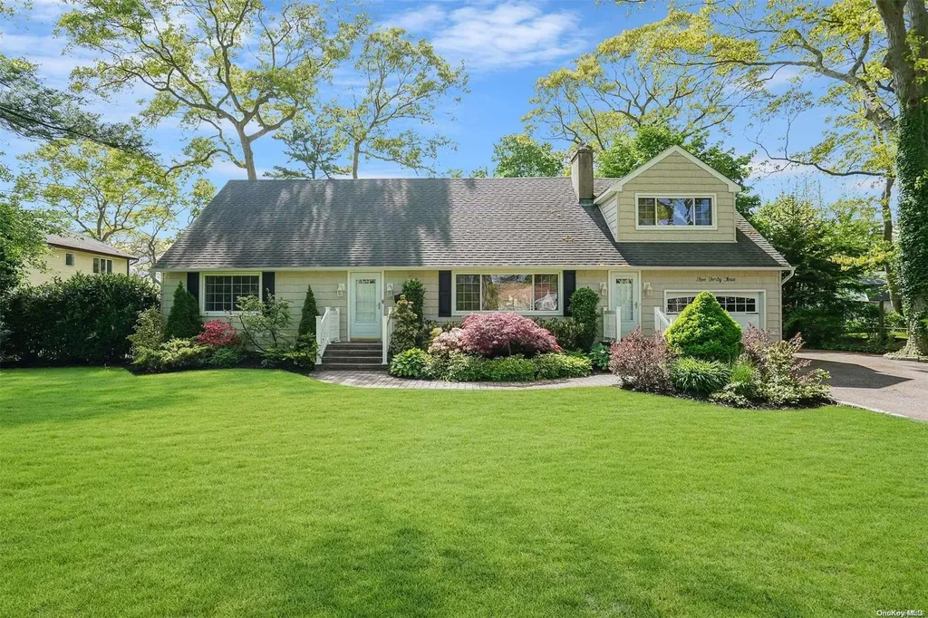 543 Ackerson Boulevard Brightwaters NY 11718