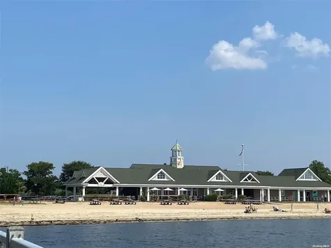 195 Howard Avenue Copiague NY 11726