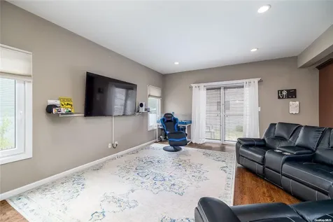 195 Howard Avenue Copiague NY 11726