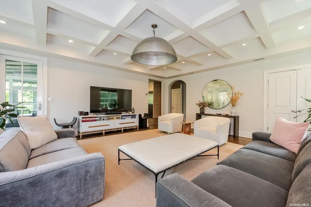 177 Lakeside Drive S Lawrence NY 11559