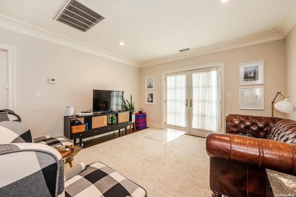 177 Lakeside Drive S Lawrence NY 11559