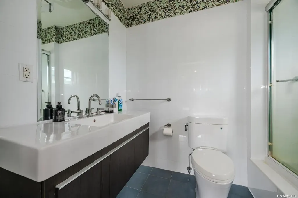 177 Lakeside Drive S Lawrence NY 11559