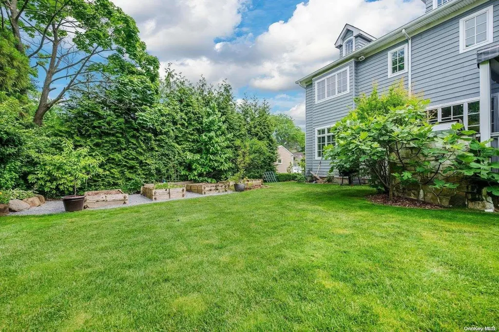 177 Lakeside Drive S Lawrence NY 11559