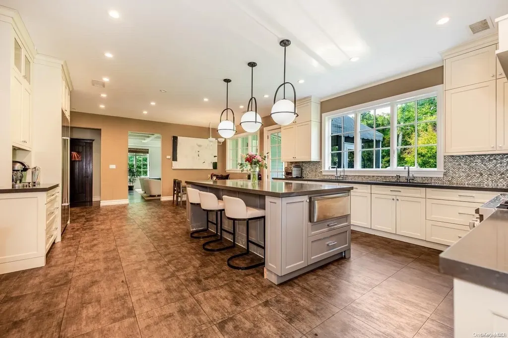 177 Lakeside Drive S Lawrence NY 11559