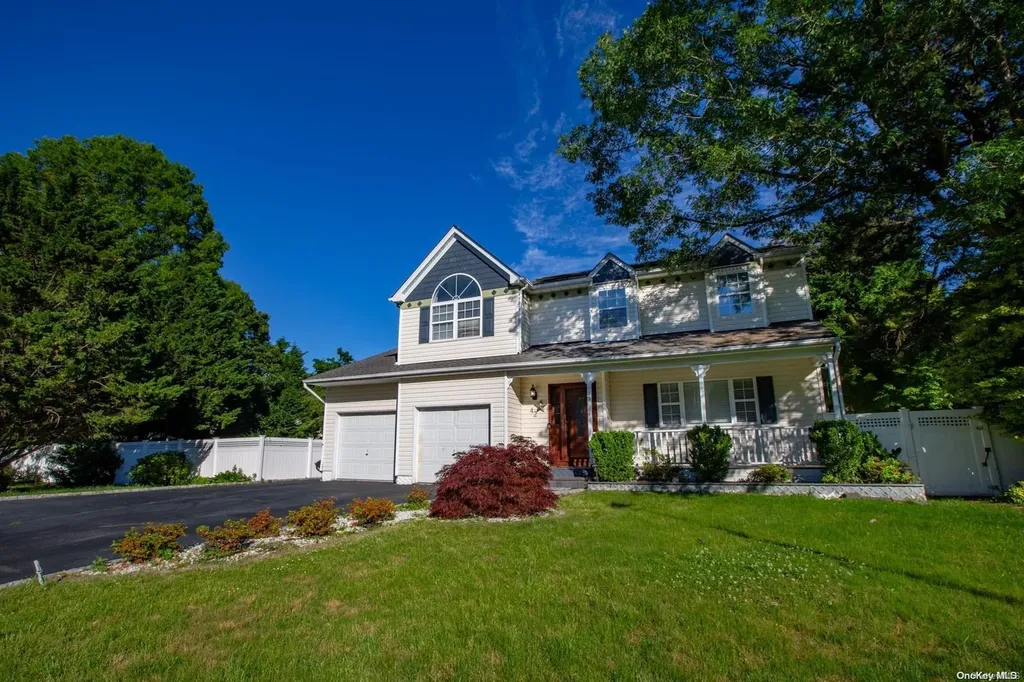 42 Sandy Lane Selden NY 11784