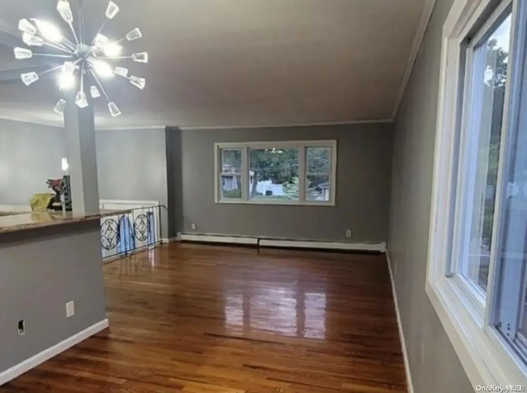 608 Spur Drive N Bay Shore NY 11706