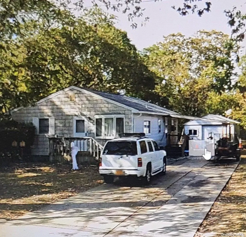 87 Gates Avenue Central Islip NY 11722
