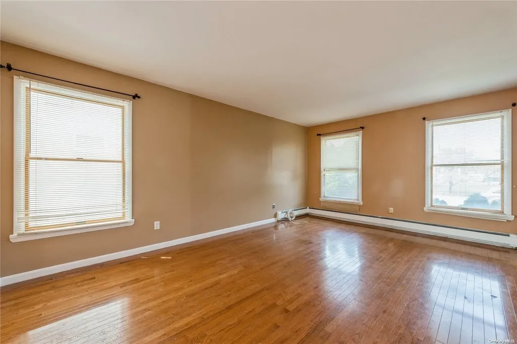317 W Broadway Cedarhurst NY 11516