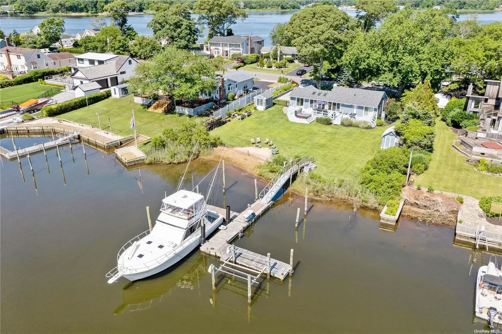 125 Crystal Beach Boulevard Moriches NY 11955