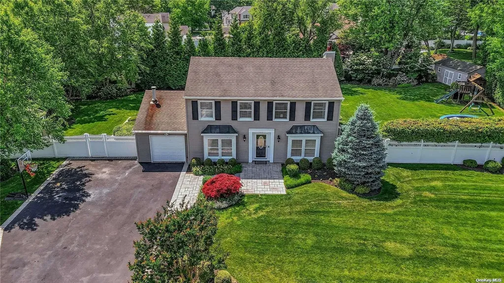 89 Manchester Lane Stony Brook NY 11790