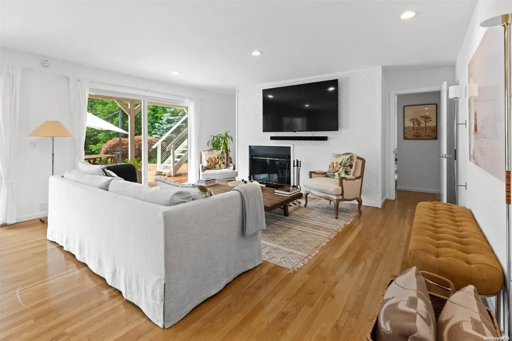 36 Blackwatch Southampton NY 11968