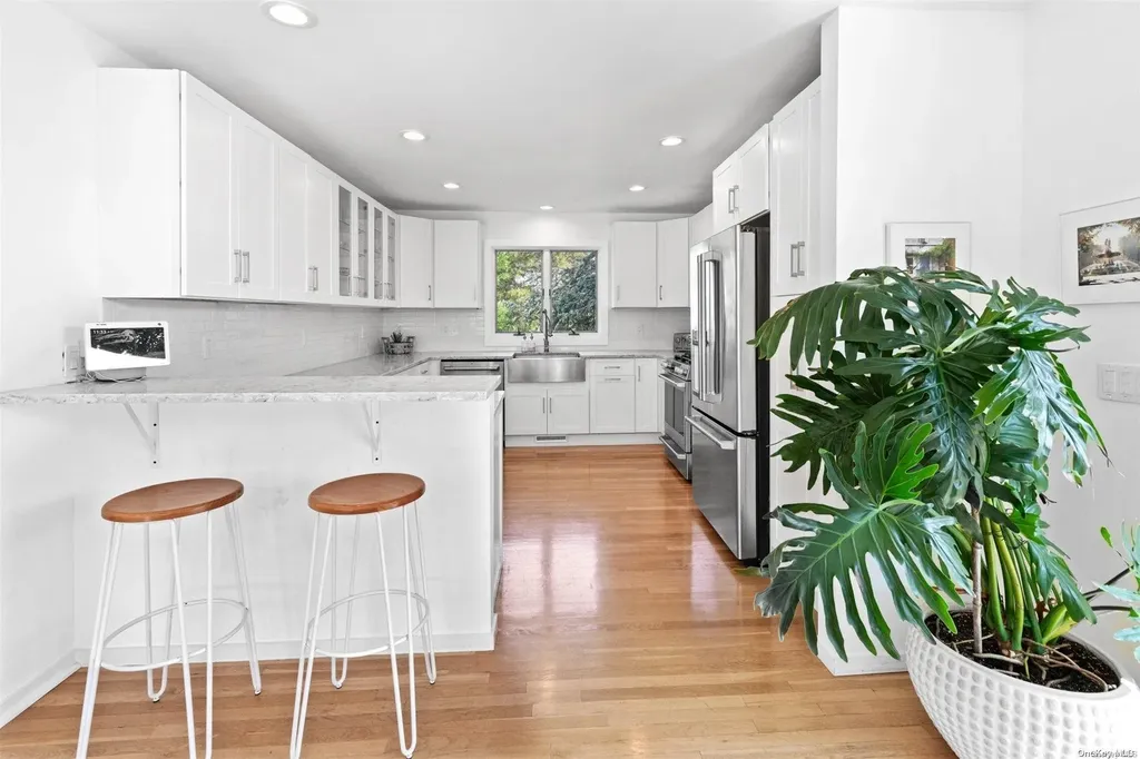 36 Blackwatch Southampton NY 11968