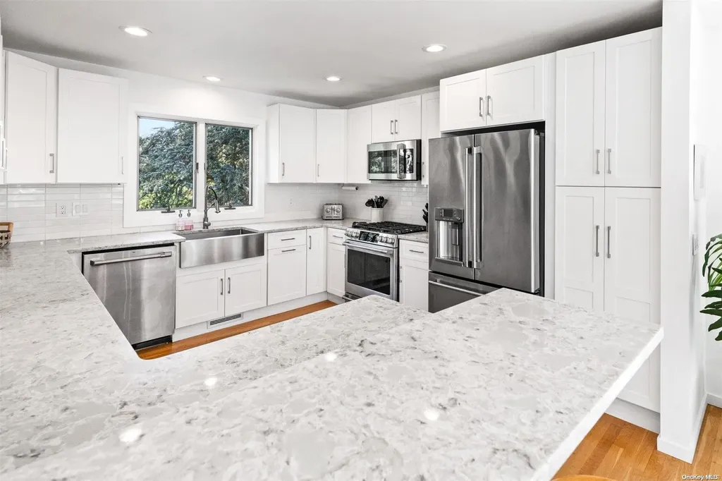 36 Blackwatch Southampton NY 11968