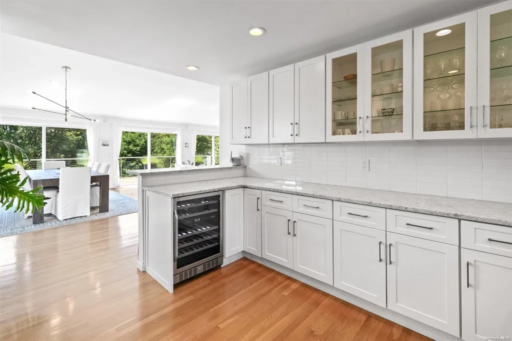 36 Blackwatch Southampton NY 11968