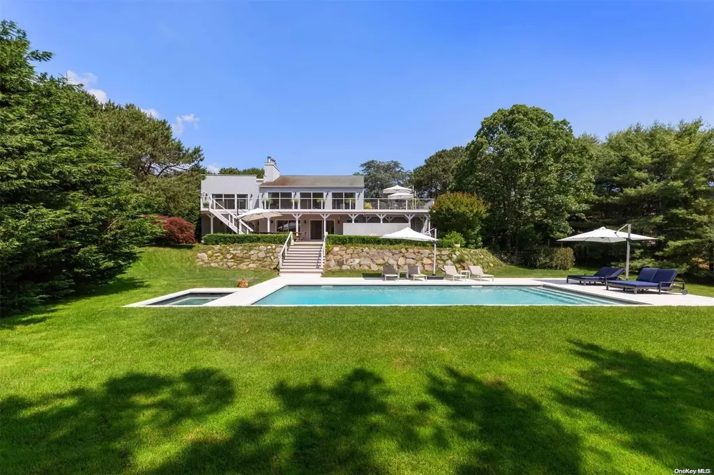 36 Blackwatch Southampton NY 11968