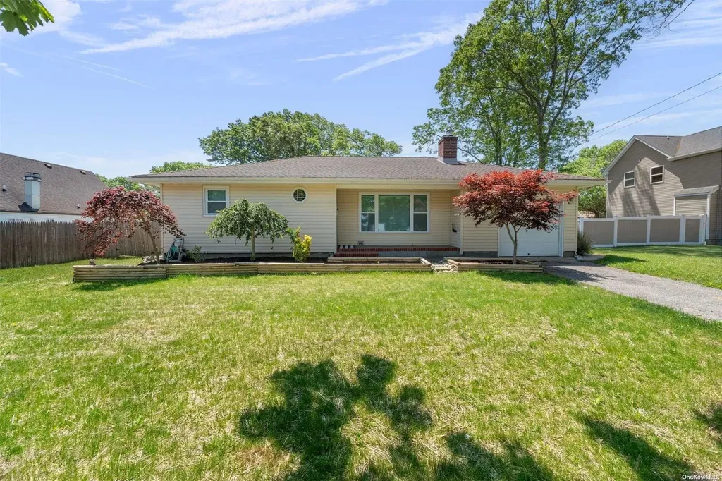 66 Chanel Drive E Shirley NY 11967