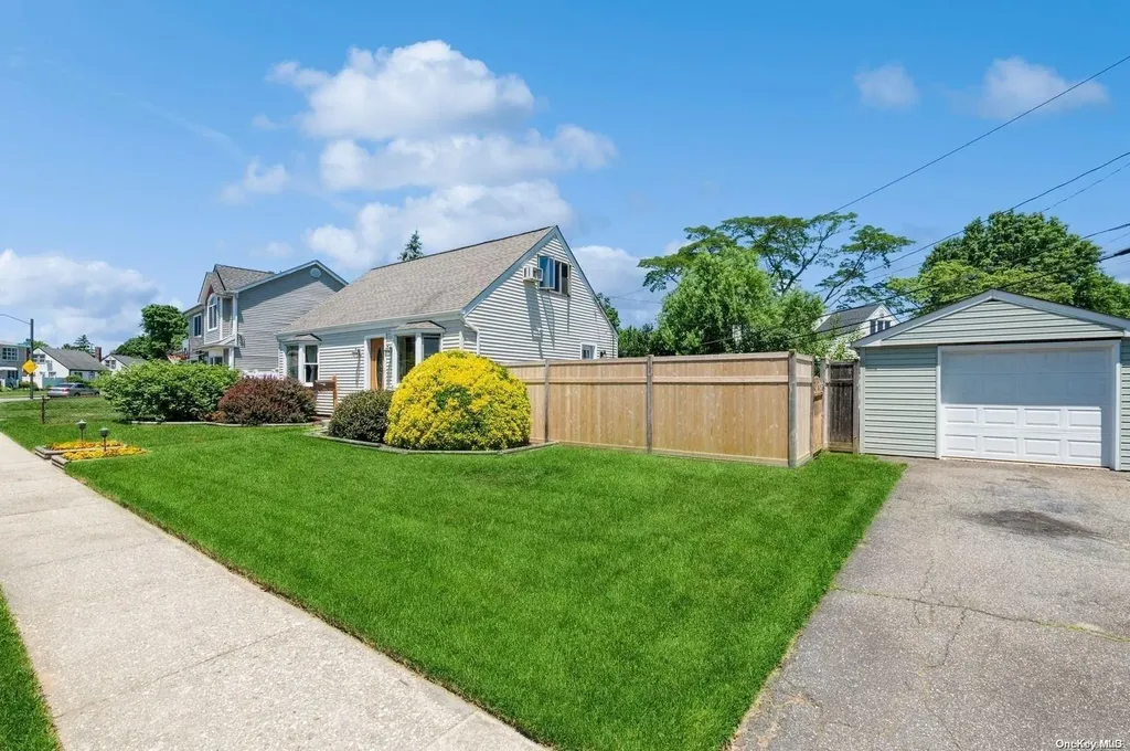 229 S Pershing Avenue Bethpage NY 11714