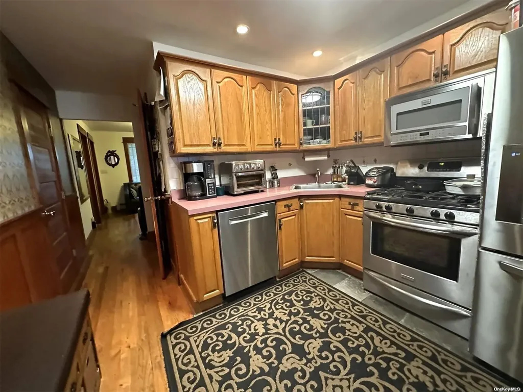 262-09 E Williston Avenue Floral Park NY 11001