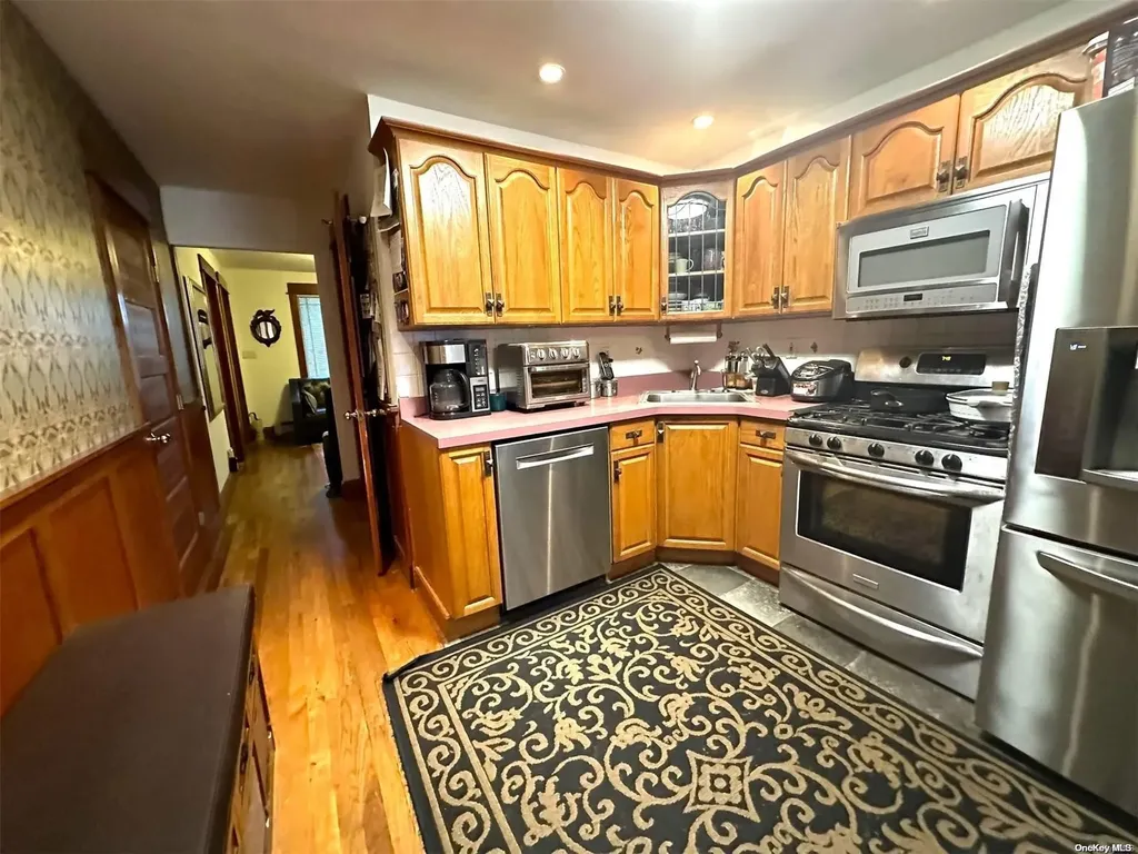 262-09 E Williston Avenue Floral Park NY 11001