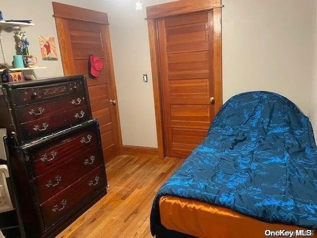 262-09 E Williston Avenue Floral Park NY 11001