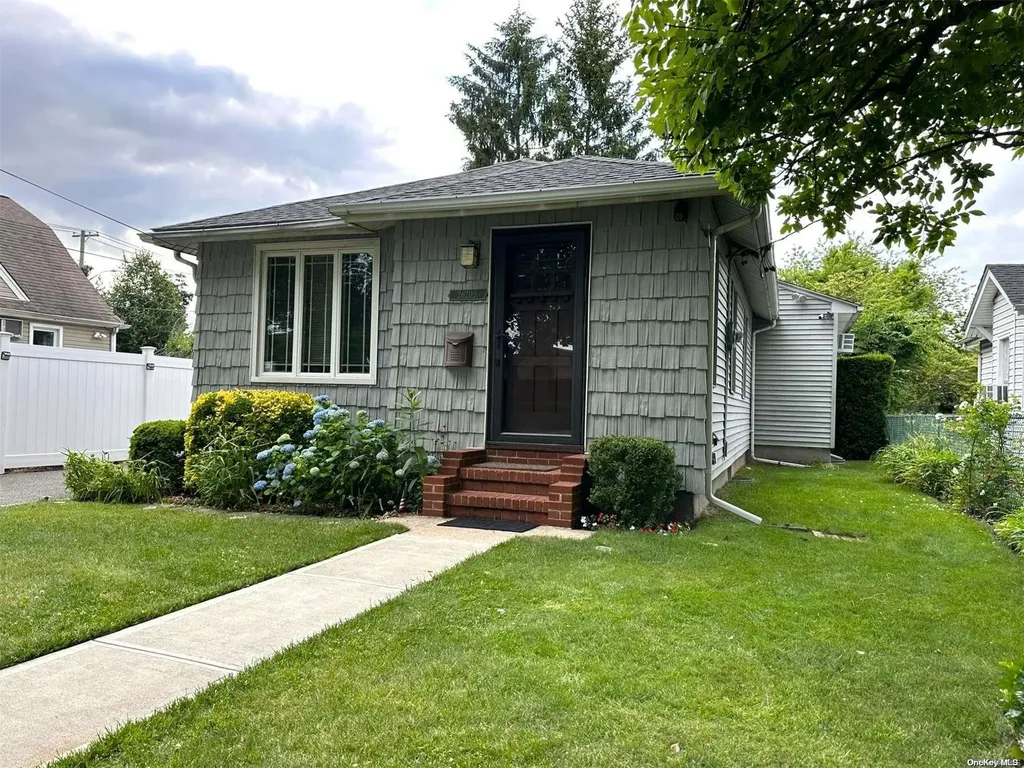 262-09 E Williston Avenue Floral Park NY 11001