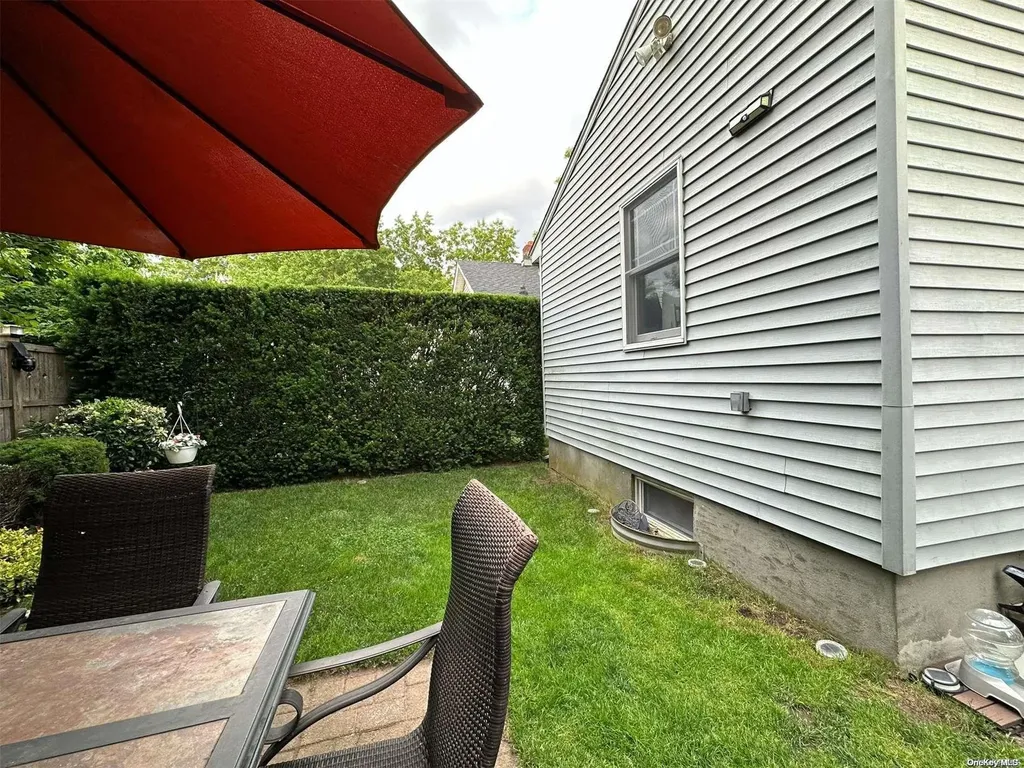 262-09 E Williston Avenue Floral Park NY 11001