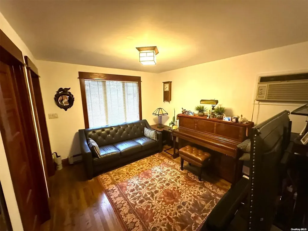 262-09 E Williston Avenue Floral Park NY 11001