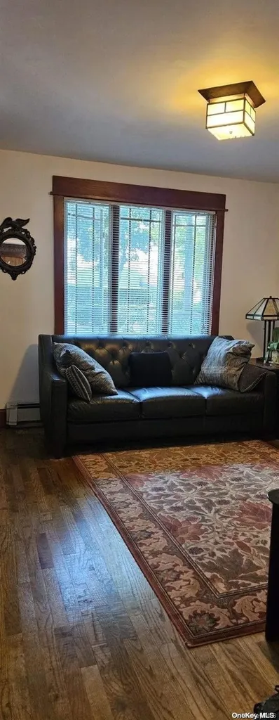 262-09 E Williston Avenue Floral Park NY 11001