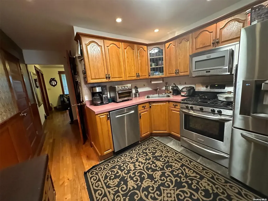 262-09 E Williston Avenue Floral Park NY 11001