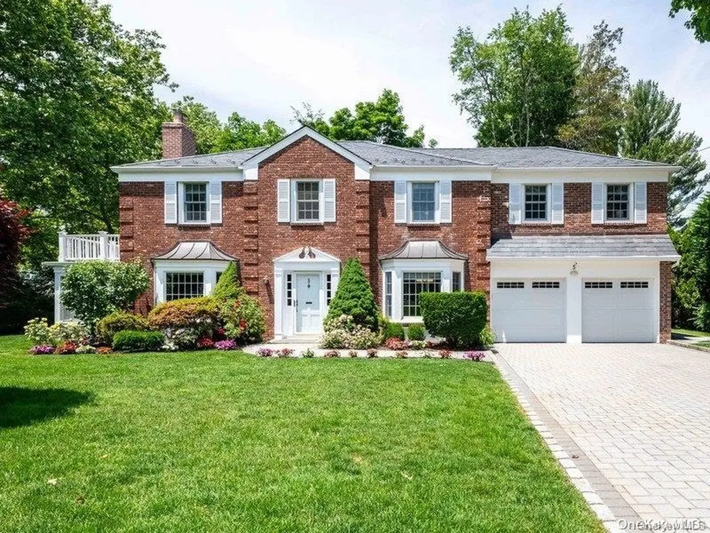 5 Martin Place Manhasset NY 11030