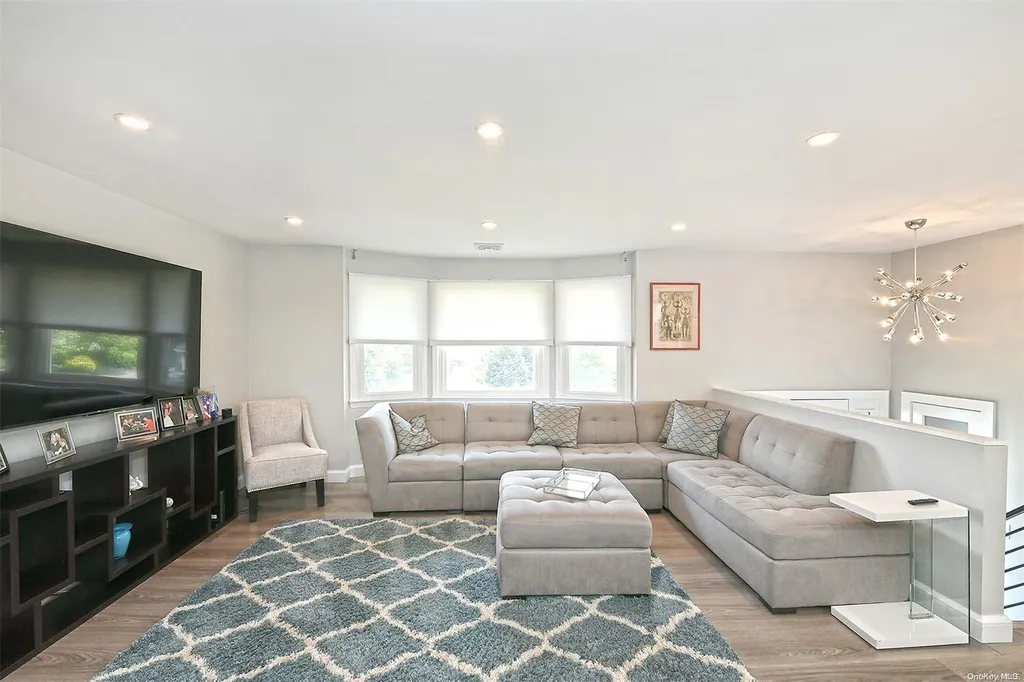 19 Eagle Lane Hauppauge NY 11788