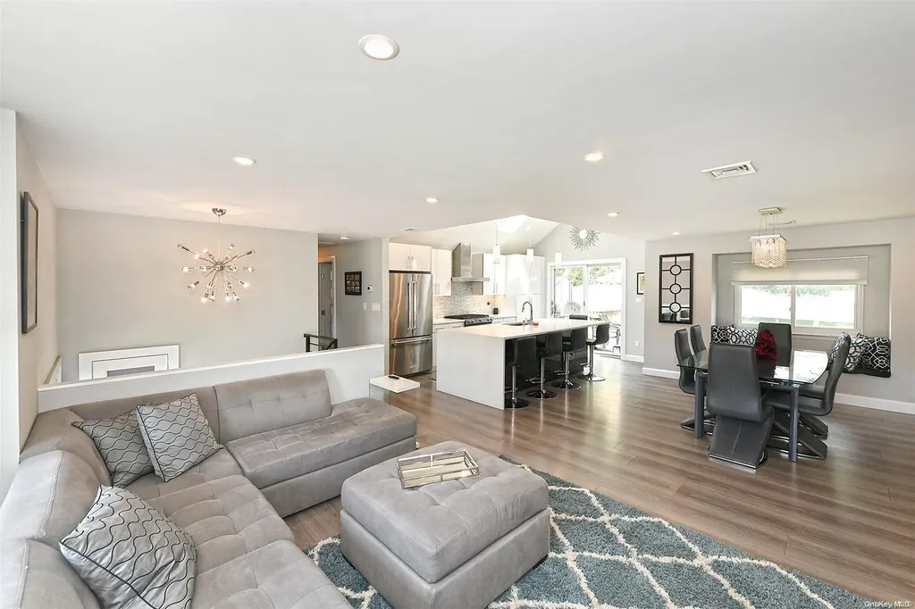 19 Eagle Lane Hauppauge NY 11788