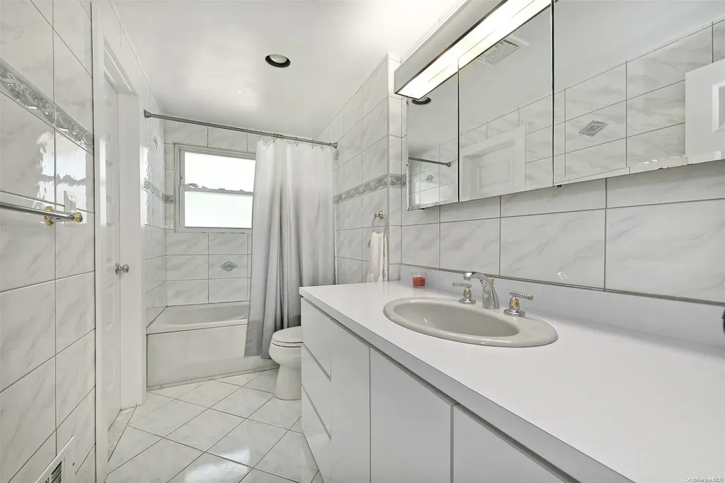 19 Eagle Lane Hauppauge NY 11788