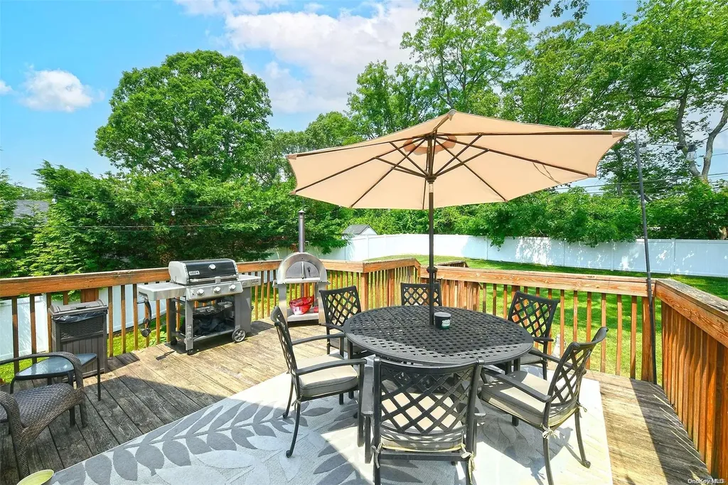 19 Eagle Lane Hauppauge NY 11788
