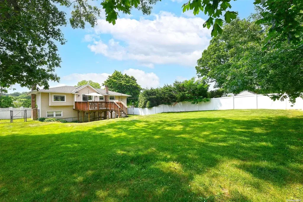 19 Eagle Lane Hauppauge NY 11788