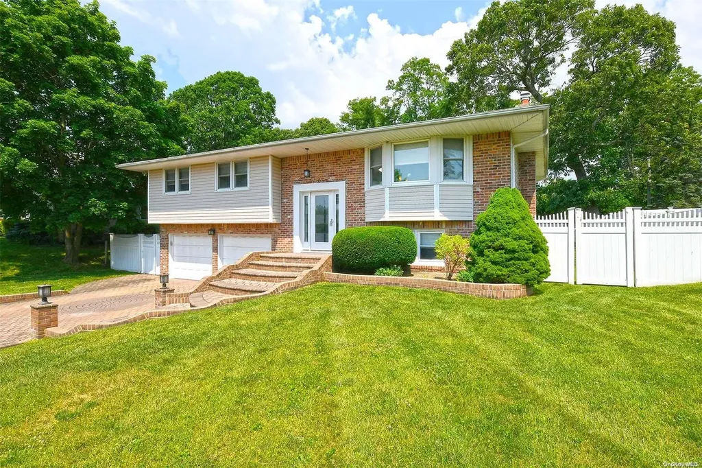 19 Eagle Lane Hauppauge NY 11788