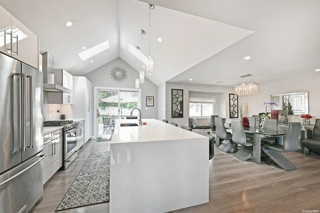 19 Eagle Lane Hauppauge NY 11788