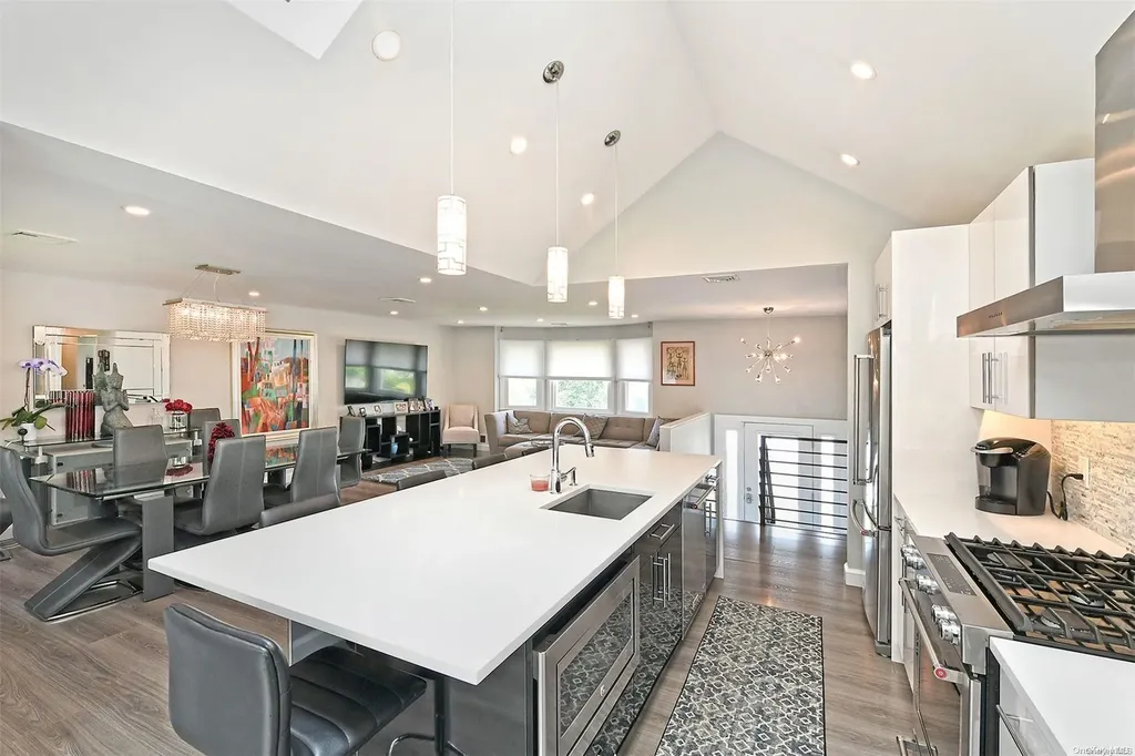 19 Eagle Lane Hauppauge NY 11788