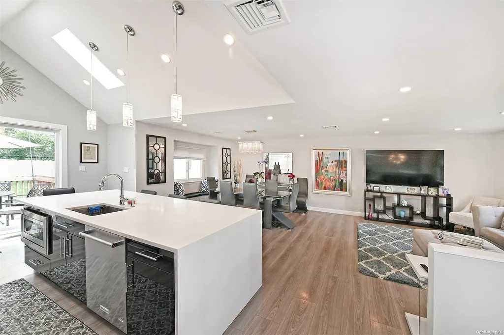 19 Eagle Lane Hauppauge NY 11788