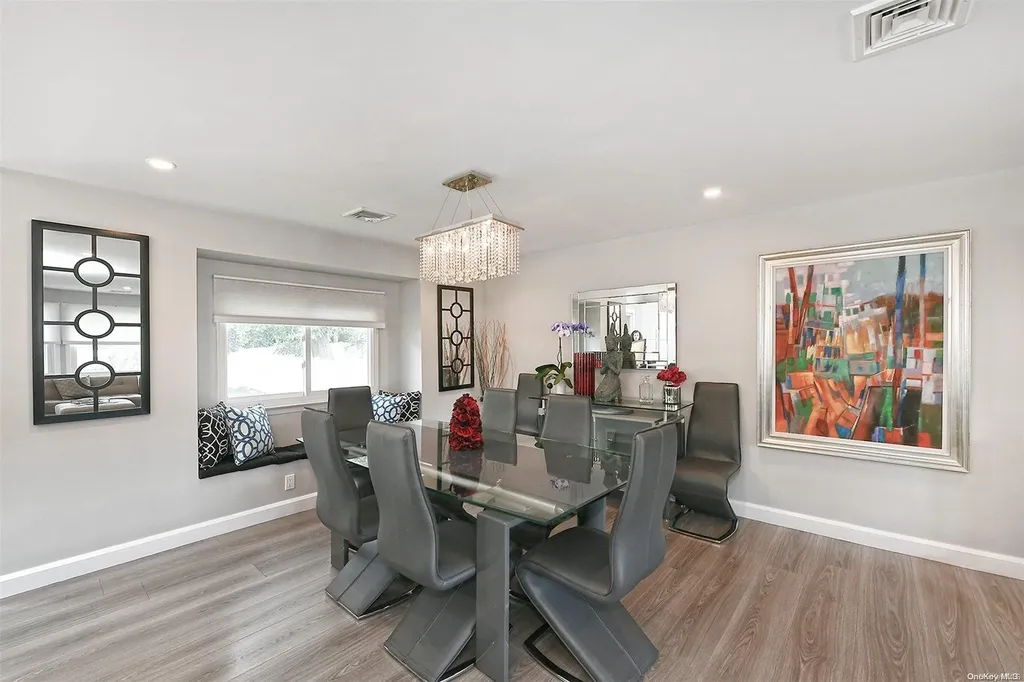 19 Eagle Lane Hauppauge NY 11788
