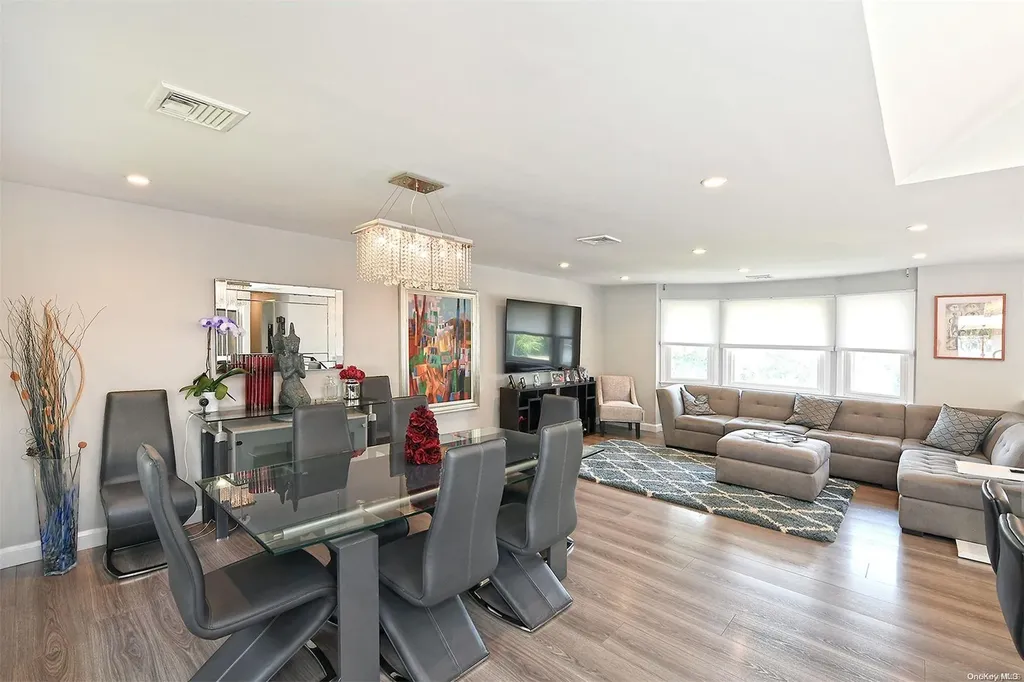 19 Eagle Lane Hauppauge NY 11788